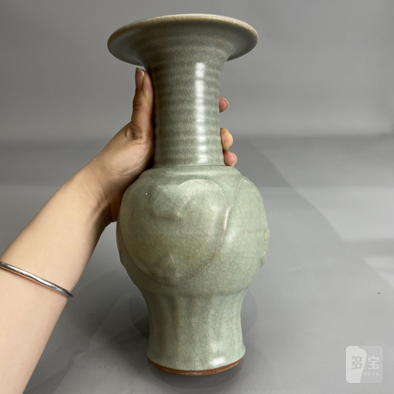 明代 龙泉窑粉青釉牡丹纹凤尾尊 - 图22